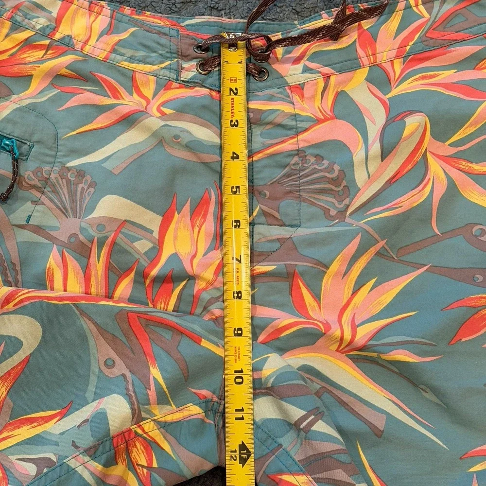 Patagonia Wavefarer Board Shorts Men's 33 Bird of Paradise Floral Swim Trunks